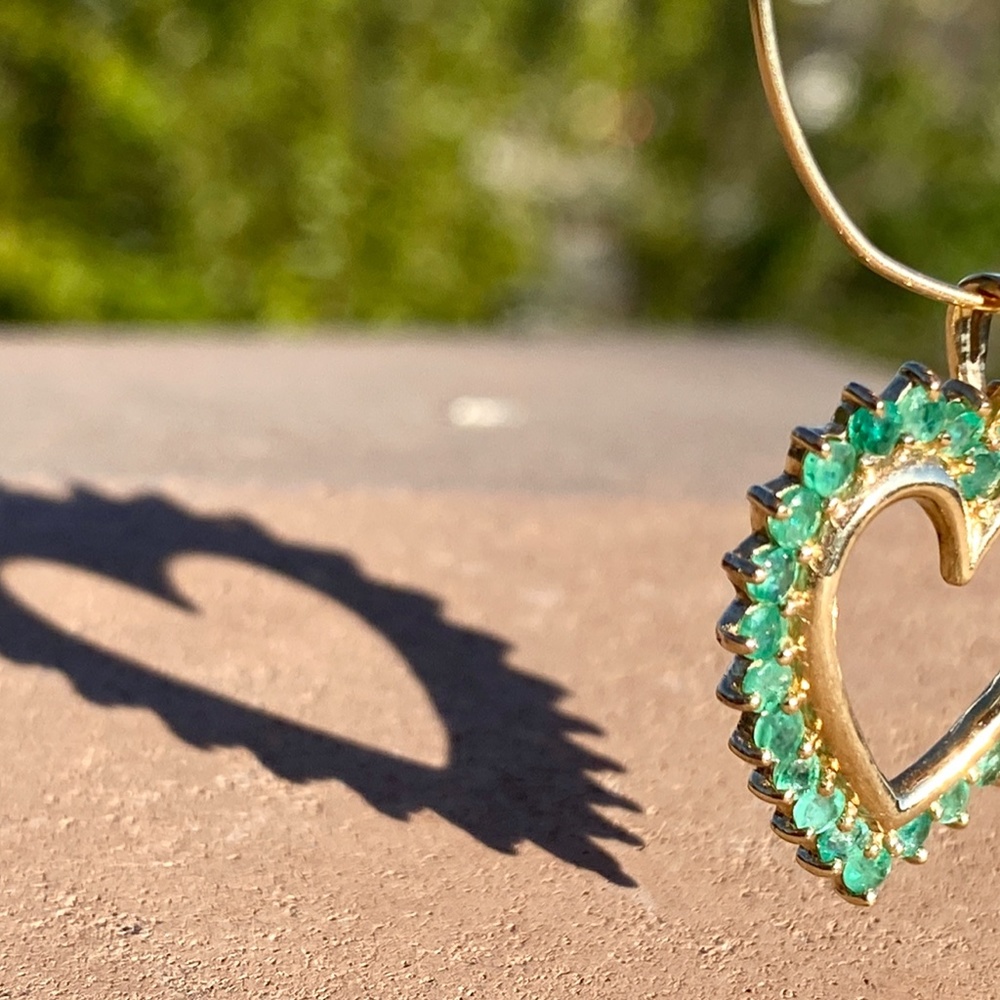 10KY Gold Heart Pendant w/ Real Emerald Stones - Picture 11 of 11
